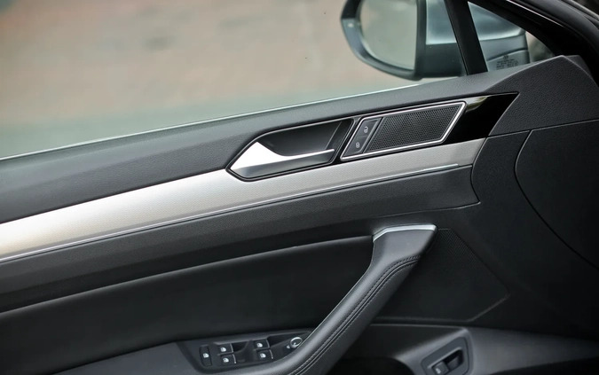 Volkswagen Passat cena 79900 przebieg: 221700, rok produkcji 2016 z Kłodawa małe 781